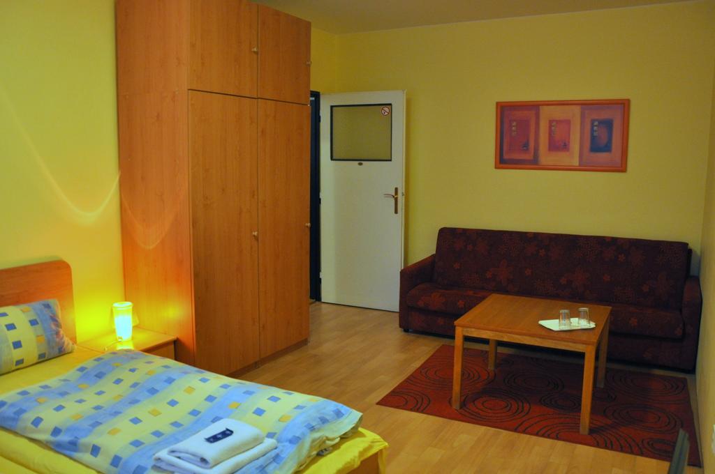 Hotel Komarov Brno Buitenkant foto